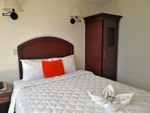 La Porta Plaza Hotel