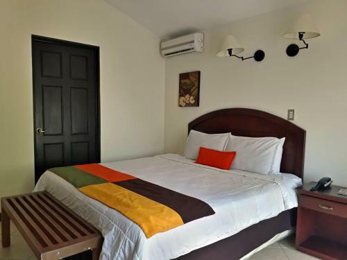 La Porta Plaza Hotel