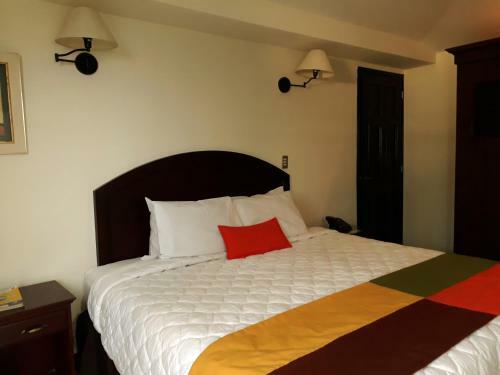 La Porta Plaza Hotel