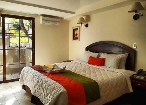 La Porta Plaza Hotel