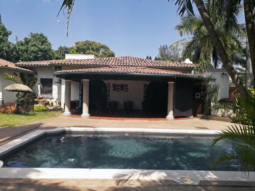 La Porta Plaza Hotel