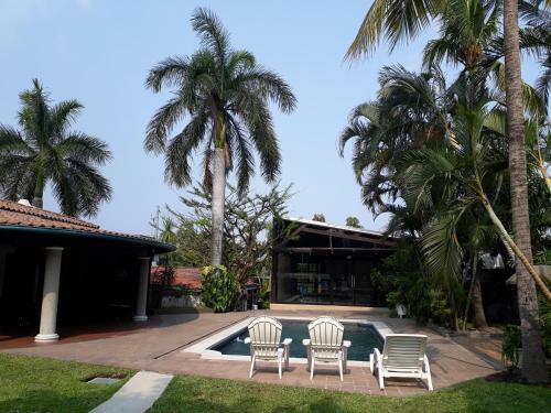 La Porta Plaza Hotel
