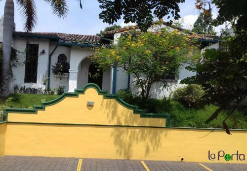 La Porta Plaza Hotel