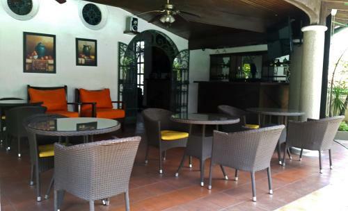 La Porta Plaza Hotel