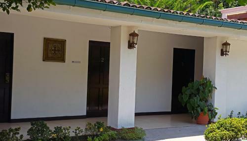 La Porta Plaza Hotel