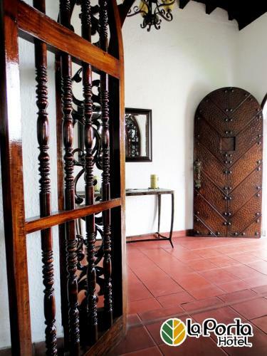 La Porta Plaza Hotel