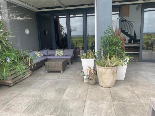 Luxury Beach Front Apartment On Canal - Spacious +