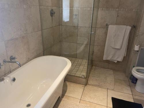 Luxury Beach Front Apartment On Canal - Spacious +