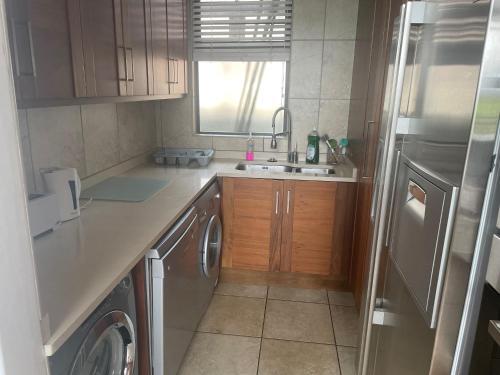 Luxury Beach Front Apartment On Canal - Spacious +
