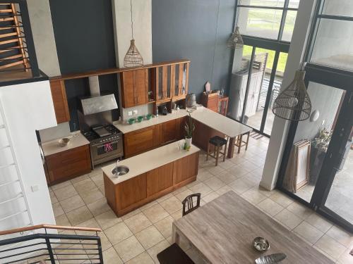 Luxury Beach Front Apartment On Canal - Spacious +