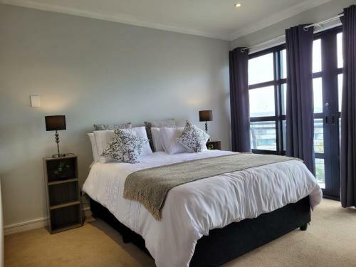 Apartamento Accommodation Front - Lavish 6 Sleeper Penthouse With Stunning Views
