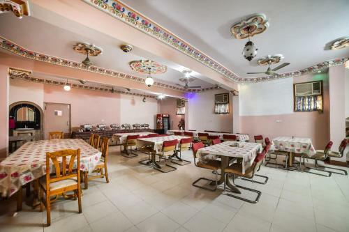 Oyo 19527 Hotel Babu Heritage