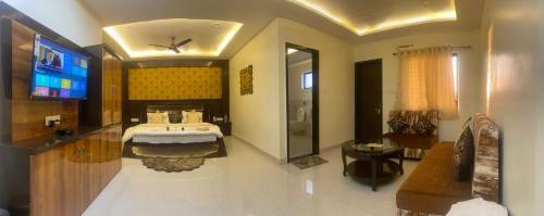 Hotel Golden Bliss