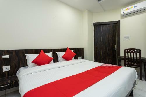 Collection O 23700 Hotel Htc