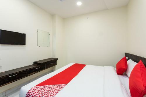Collection O 23700 Hotel Htc