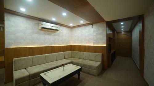 Hotel The Sheesham Tree, Bhopal
