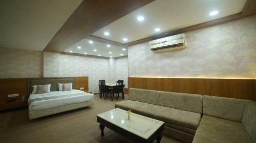Hotel The Sheesham Tree, Bhopal