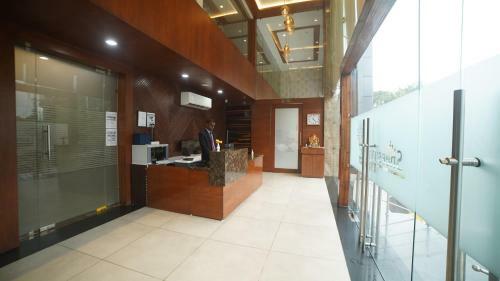 Hotel The Sheesham Tree, Bhopal