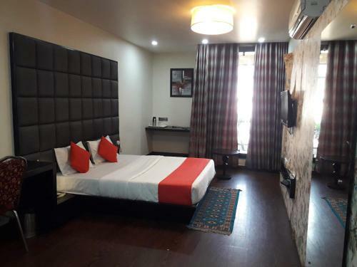 Hotel Sandalwood , Bhopal