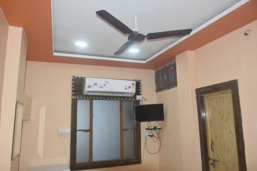 Hotel Thakur Ji