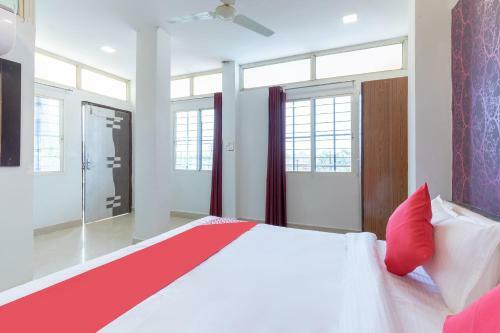 Oyo 30721 Hotel Wow
