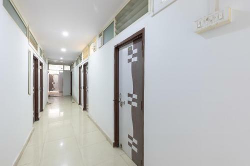 Oyo 30721 Hotel Wow