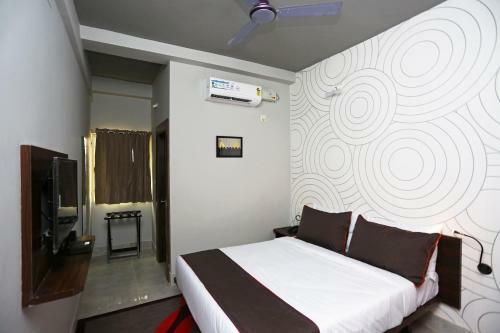 Collection O 19529 Hotel Bhinna Sakala