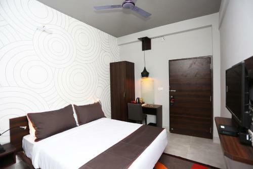 Collection O 19529 Hotel Bhinna Sakala