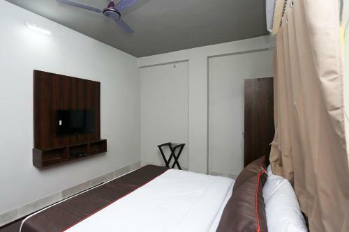 Collection O 19529 Hotel Bhinna Sakala