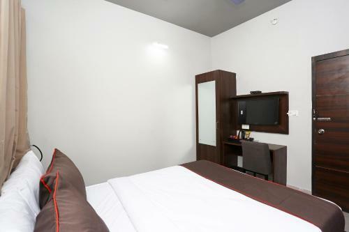 Collection O 19529 Hotel Bhinna Sakala