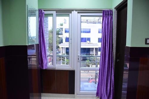 Oyo 27951 Hotel 707