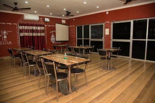 Hotel Gurukul Resorts & Country Club