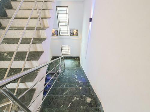 Oyo 84476 Hotel R Inn