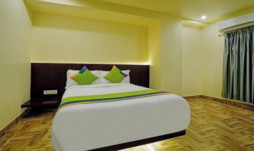 Treebo Trend Hotel Golden Nest Mastercanteen