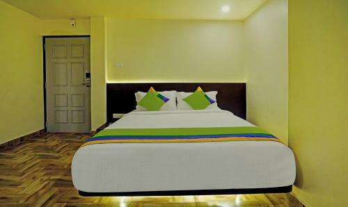 Treebo Trend Hotel Golden Nest Mastercanteen