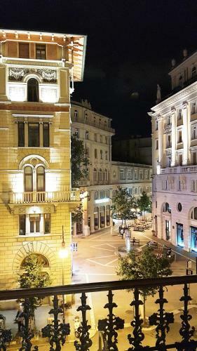 Hostal Trieste Center Rooms & Apartments