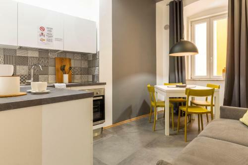 Tram Apartment For 4 Guests