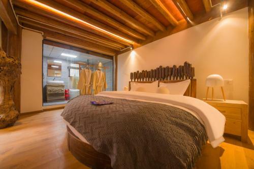 World Wai Thangka Theme Inn