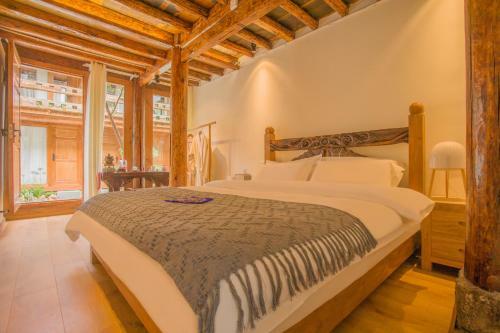 World Wai Thangka Theme Inn