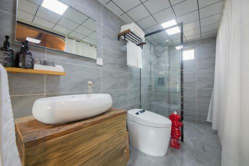 World Wai Thangka Theme Inn