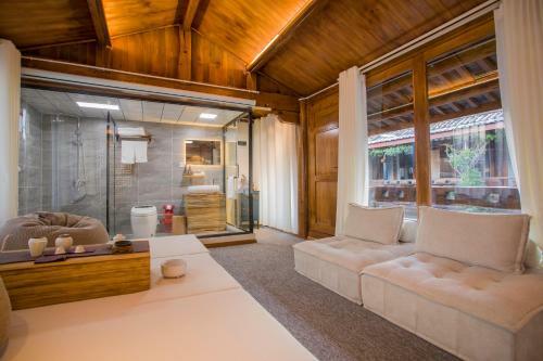 World Wai Thangka Theme Inn