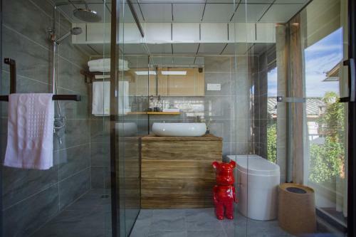 World Wai Thangka Theme Inn