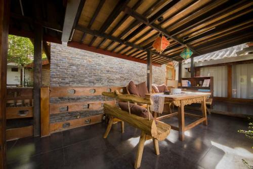 World Wai Thangka Theme Inn