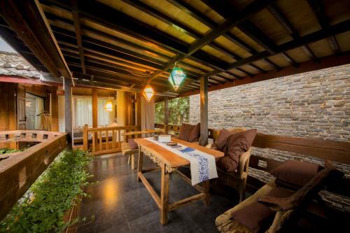 World Wai Thangka Theme Inn