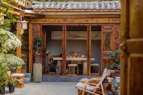 World Wai Thangka Theme Inn