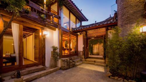 World Wai Thangka Theme Inn