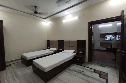 Oyo 82375 Hotel Green Star