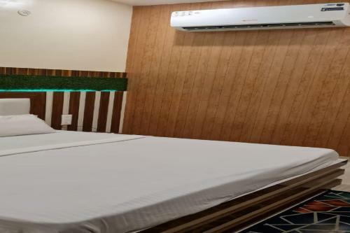 Oyo 82375 Hotel Green Star
