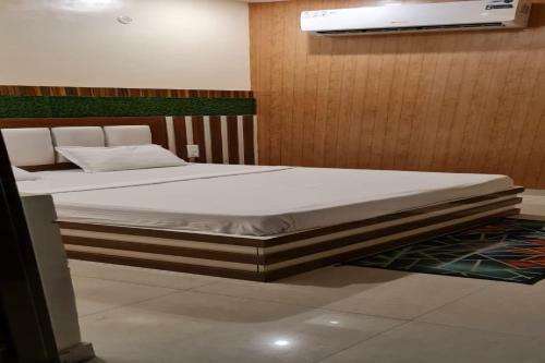 Oyo 82375 Hotel Green Star