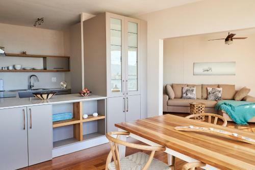 Breathtaking Views, Brand New Renovated Apartment
